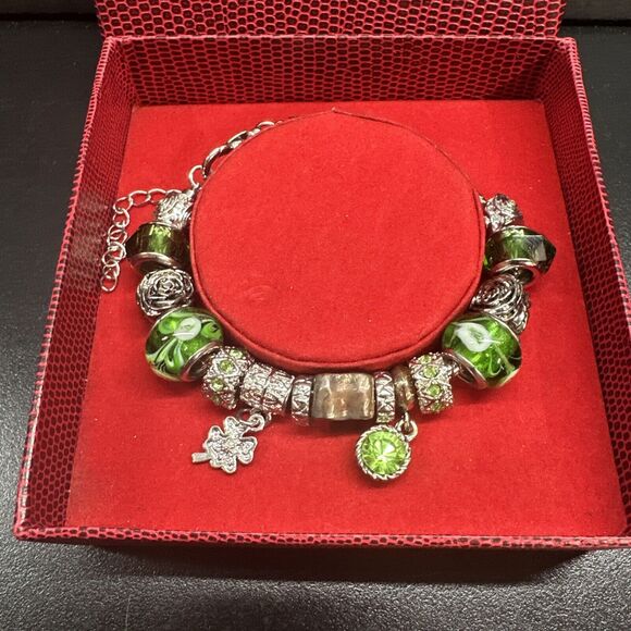 NEW- Glam & Glow GREEN CHARM BRACELET - New in Box - Picture 2 of 6